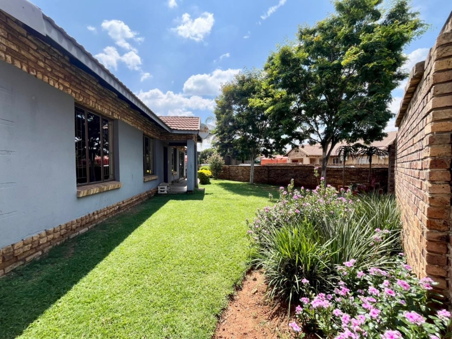 To Let 4 Bedroom Property for Rent in Waterval East North West